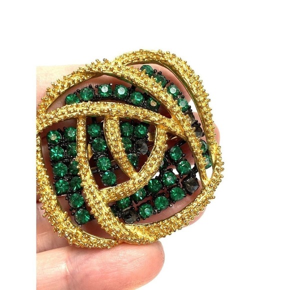 Gold Tone Emerald Green Rhinestones Vintage Brooch Double Layered FLAW - Picture 4 of 10
